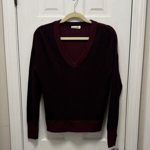rag & bone 100% wool Deep Burgundy V-Neck Sweater
